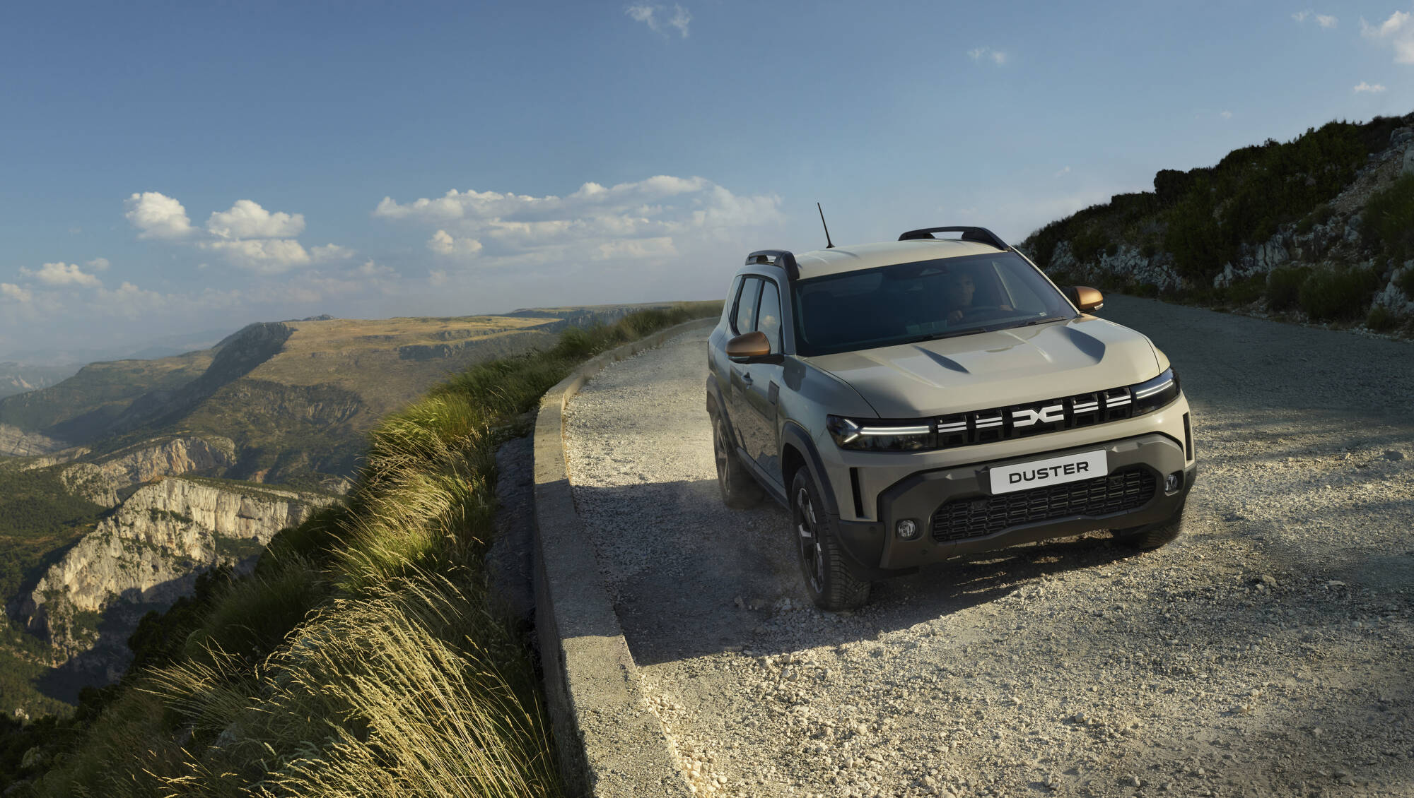 NUOVA OFFERTA DI MOTORI SU DUSTER E BIGSTER: IBRIDO, GPL, 4x4 E CAMBIO AUTOMATICO